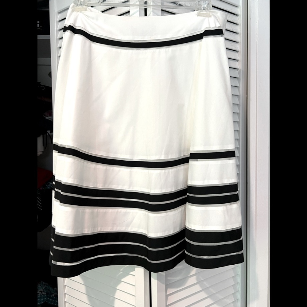 Almost New White Size 12 Ann Taylor lightweight Skirt w/ Black & Mesh Stripes